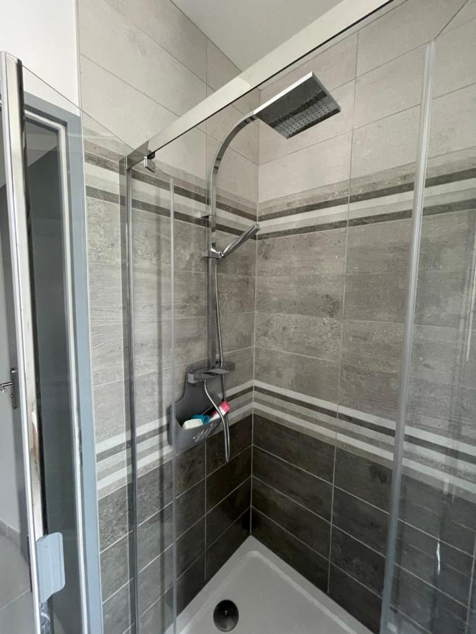 Maison Chaleureuse Avec Terrasse Privative Proche De La Gare Et Du Centre-Ville Rochefort  Zewnętrze zdjęcie